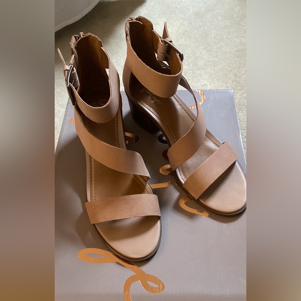 Crown Vintage Women's Tan Sandals 2" heel. Size 6.5. Perfect condition.